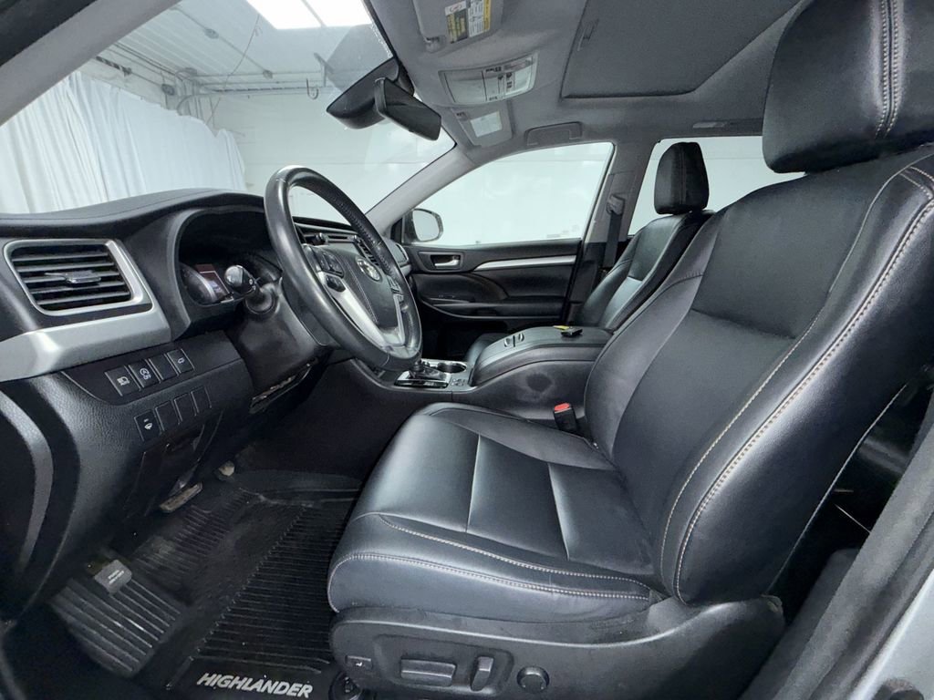 Used 2018 Toyota Highlander XLE AWD/4WD image 4