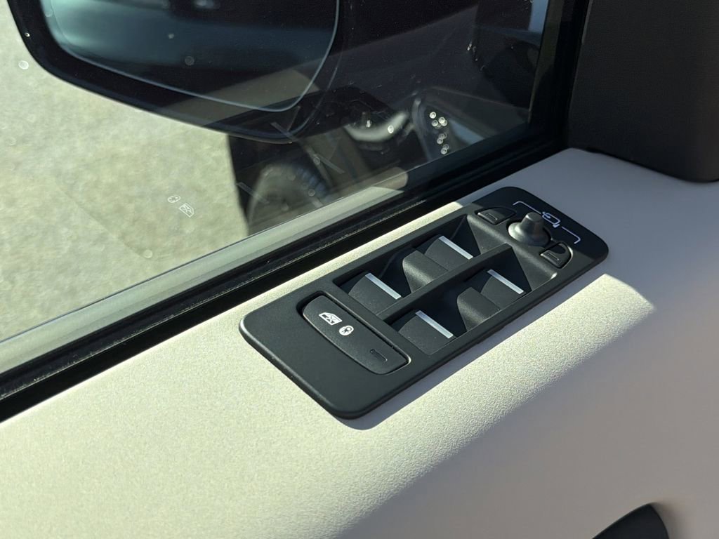 Used 2025 Land Rover Discovery Sport S image 20