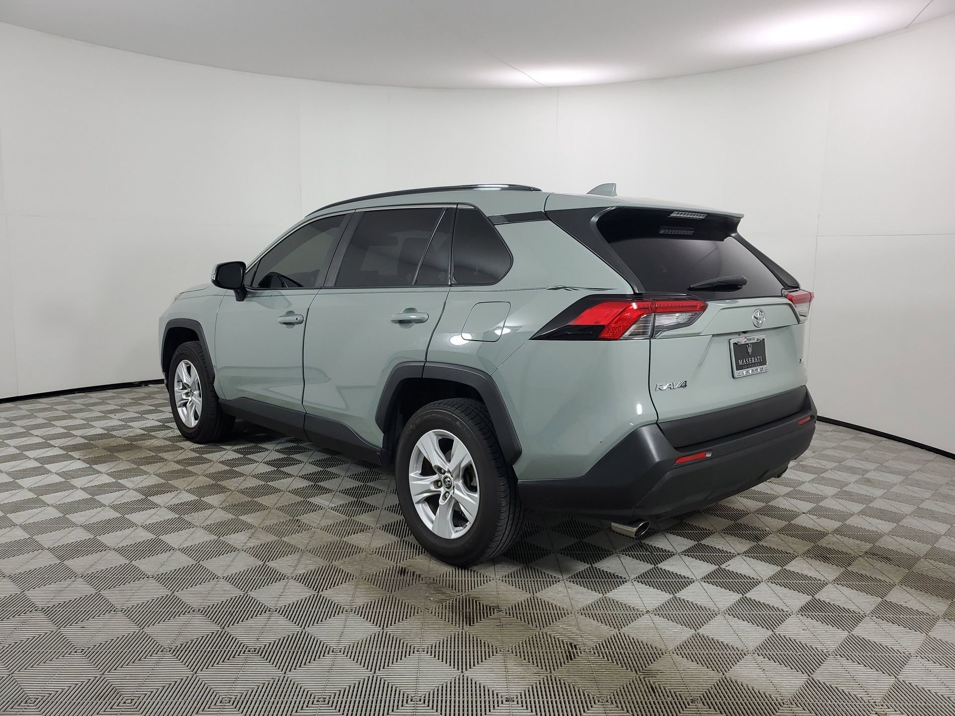 Used 2019 Toyota RAV4 XLE w/ Convenience Package image 7