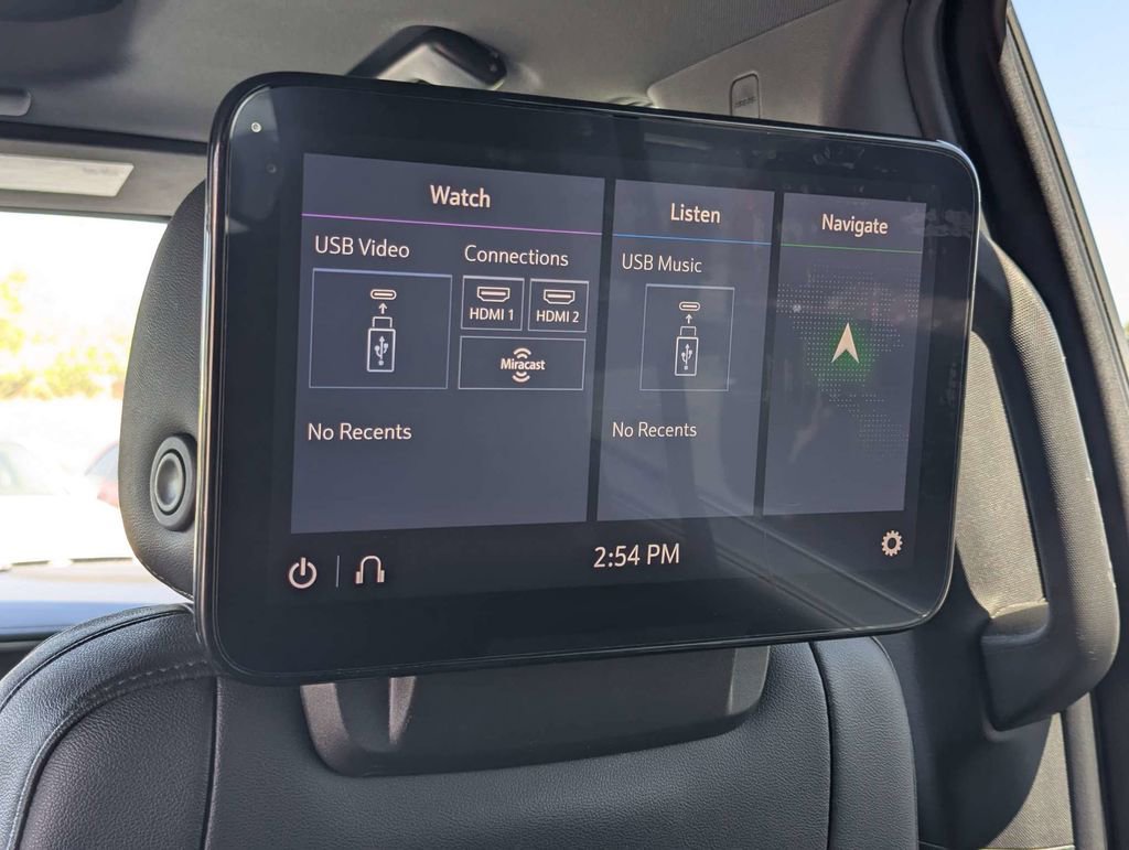 Used 2021 GMC Yukon XL SLT w/ SLT Luxury Plus Package image 16