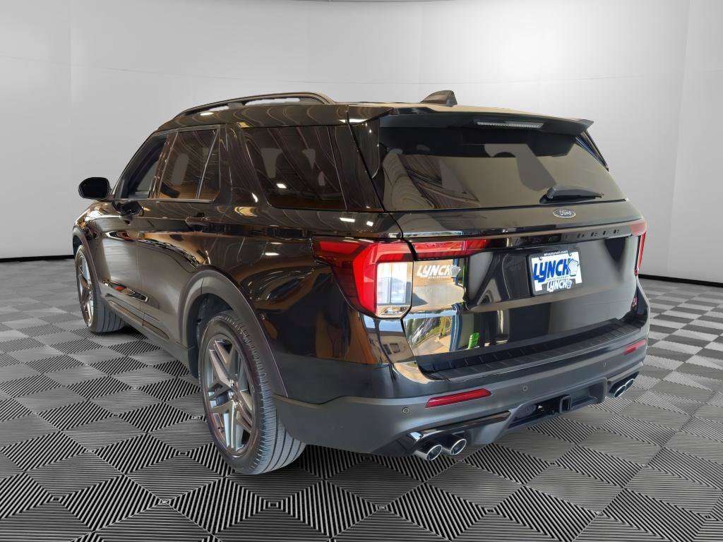 Used 2025 Ford Explorer ST AWD/4WD image 3