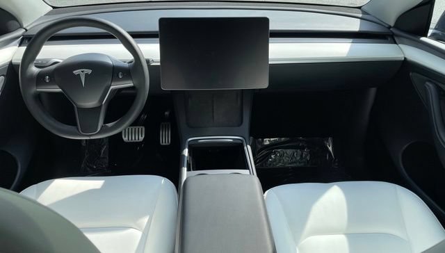 Used 2023 Tesla Model Y Performance AWD/4WD image 16