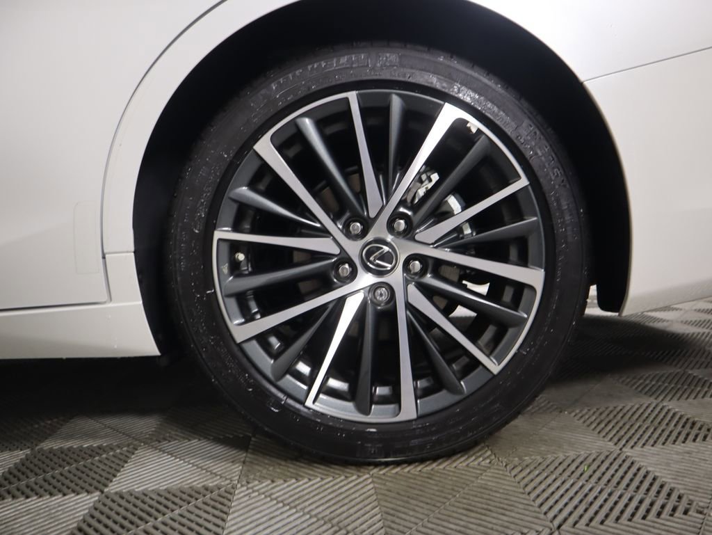 Certified 2025 Lexus ES 300h w/ Premium Package image 31