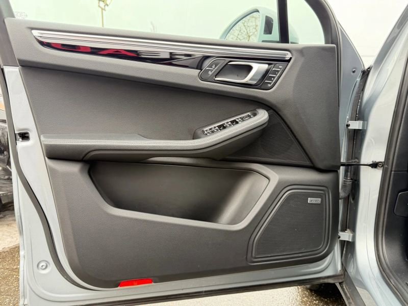 Used 2021 Porsche Macan AWD/4WD image 7