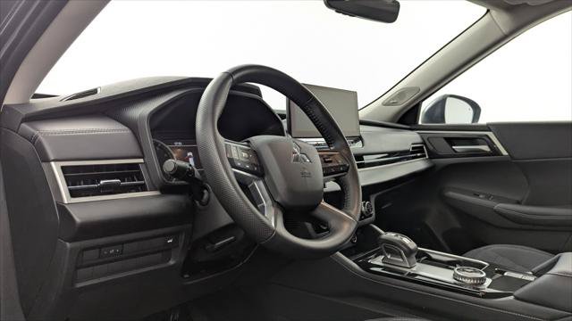 Used 2025 Mitsubishi Outlander SE AWD/4WD image 23