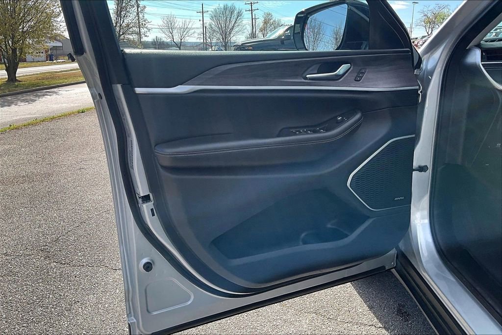 Used 2021 Jeep Grand Cherokee L Limited image 20