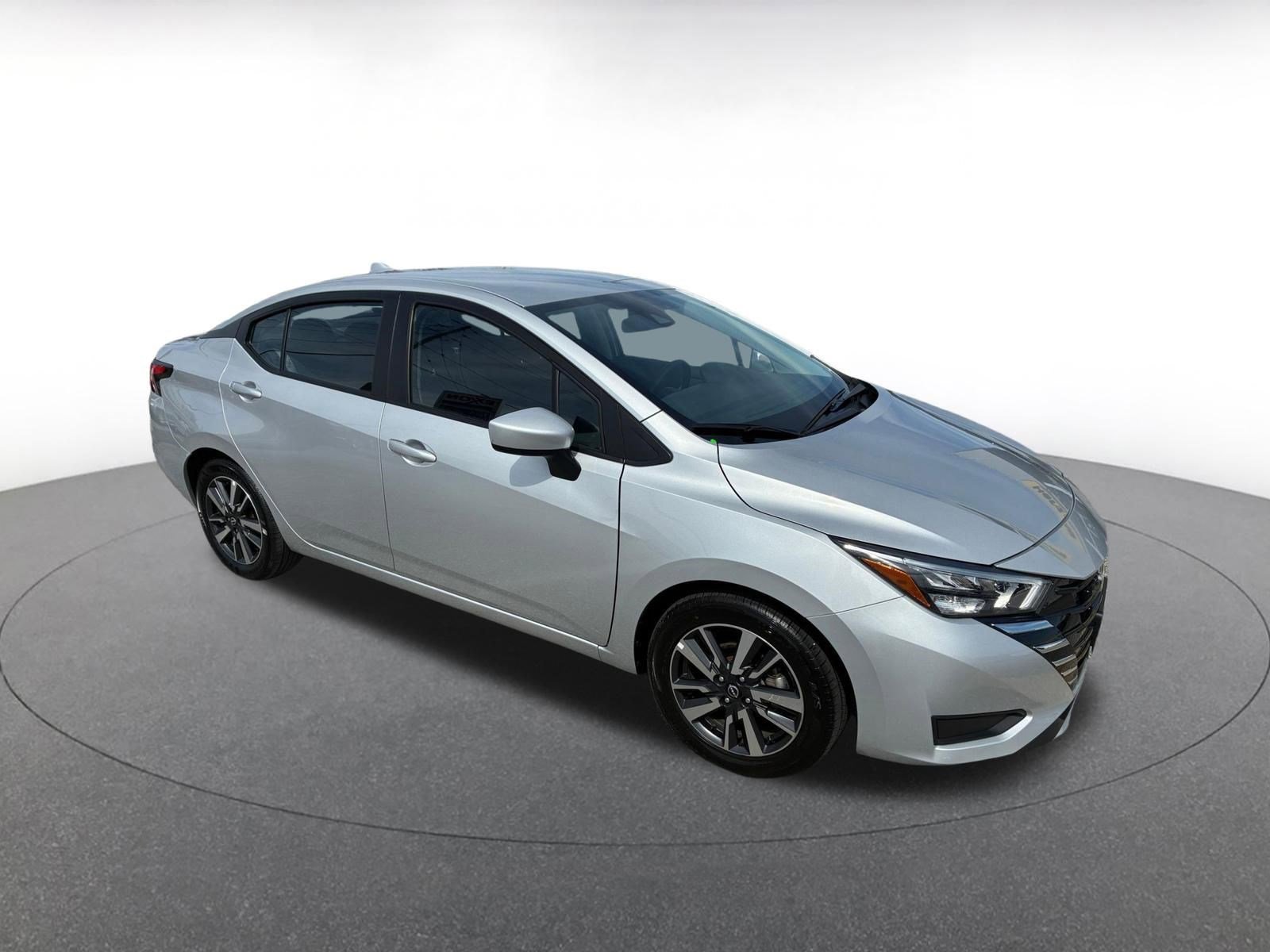 Used 2025 Nissan Versa SV image 1