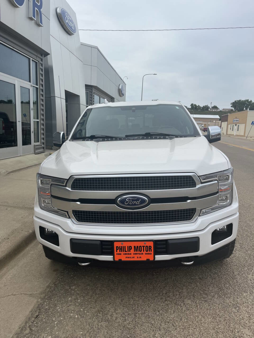 Used 2019 Ford F150 Platinum w/ Equipment Group 701A Luxury image 2
