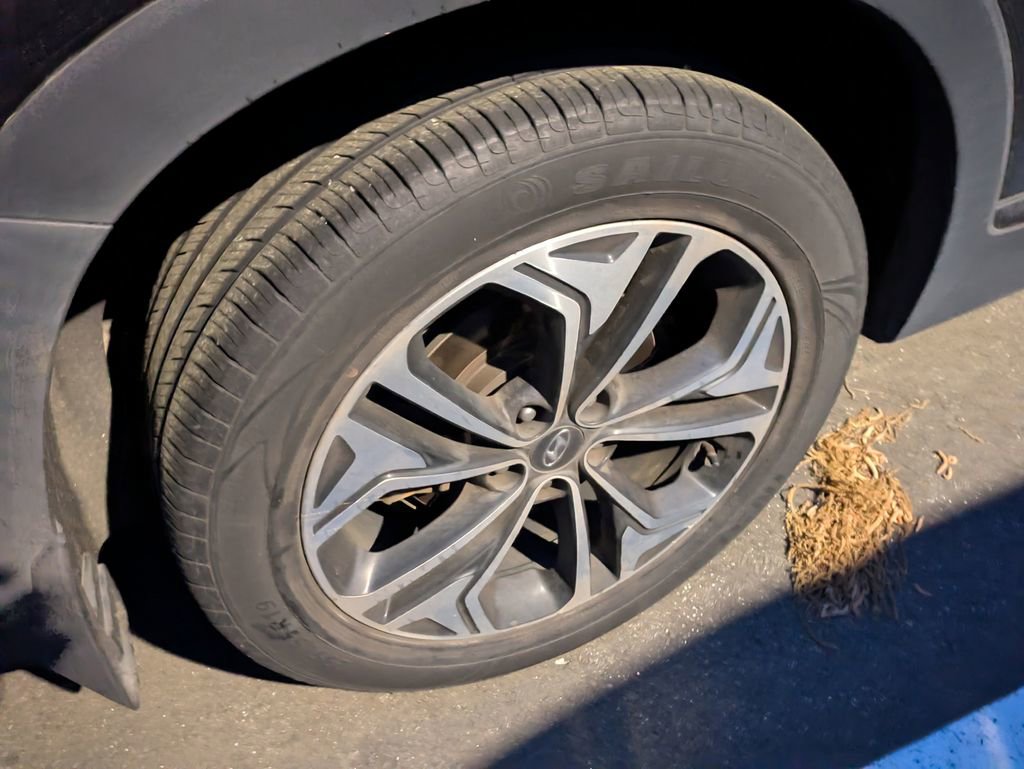 Used 2020 Hyundai Santa Fe Limited image 8