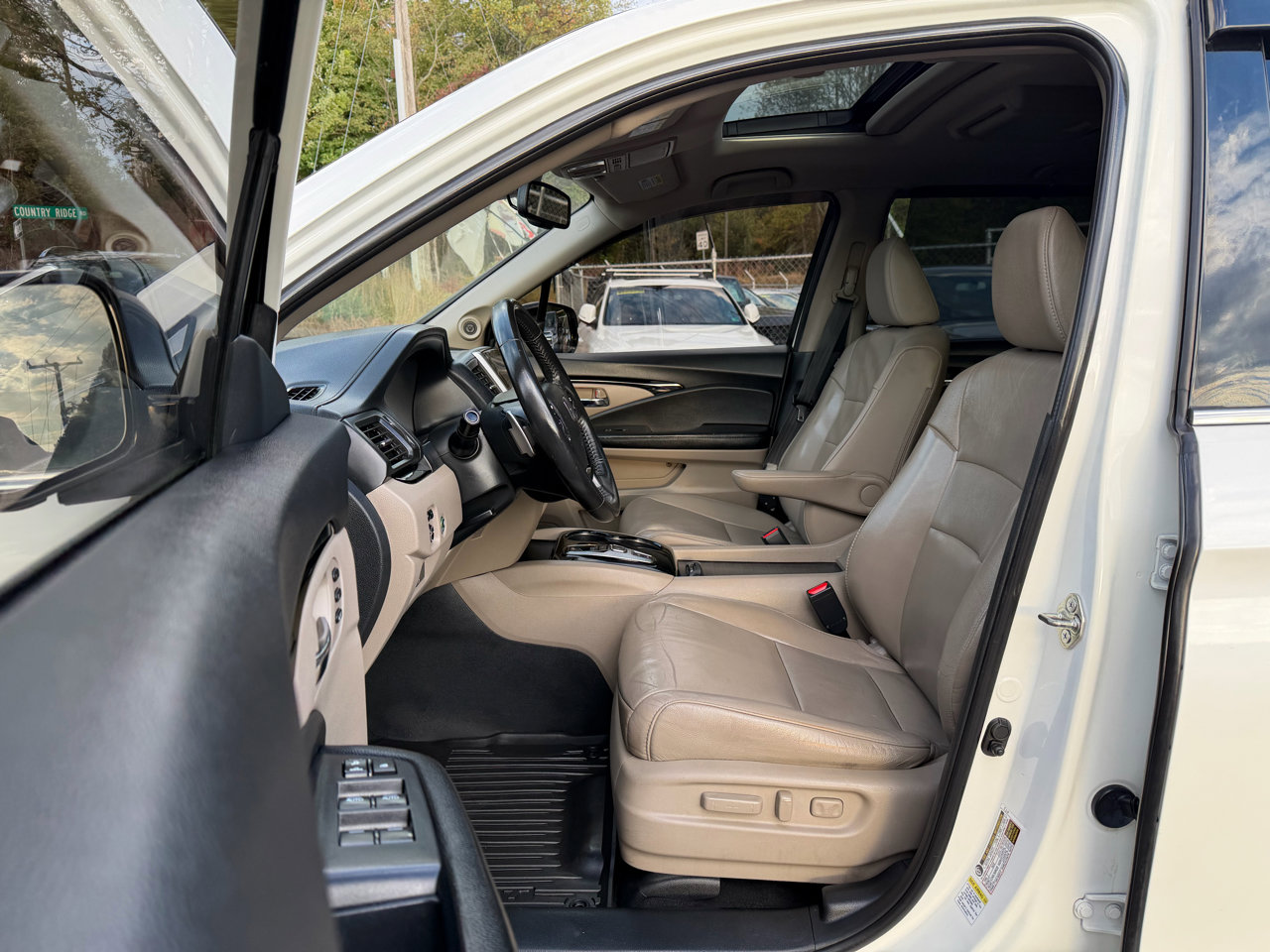 Used 2016 Honda Pilot Touring image 10