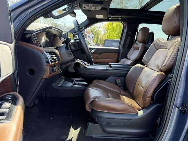 Certified 2023 Lincoln Navigator Reserve AWD/4WD image 7