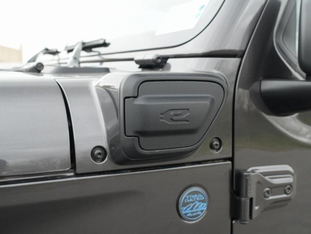 Used 2024 Jeep Wrangler Unlimited image 5