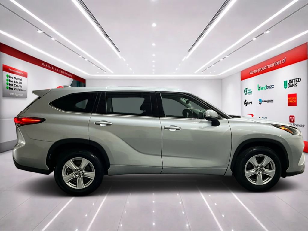 Used 2021 Toyota Highlander L FWD image 8
