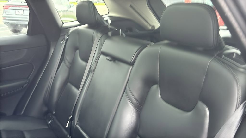 Used 2025 Volvo XC60 B5 Core AWD/4WD image 26
