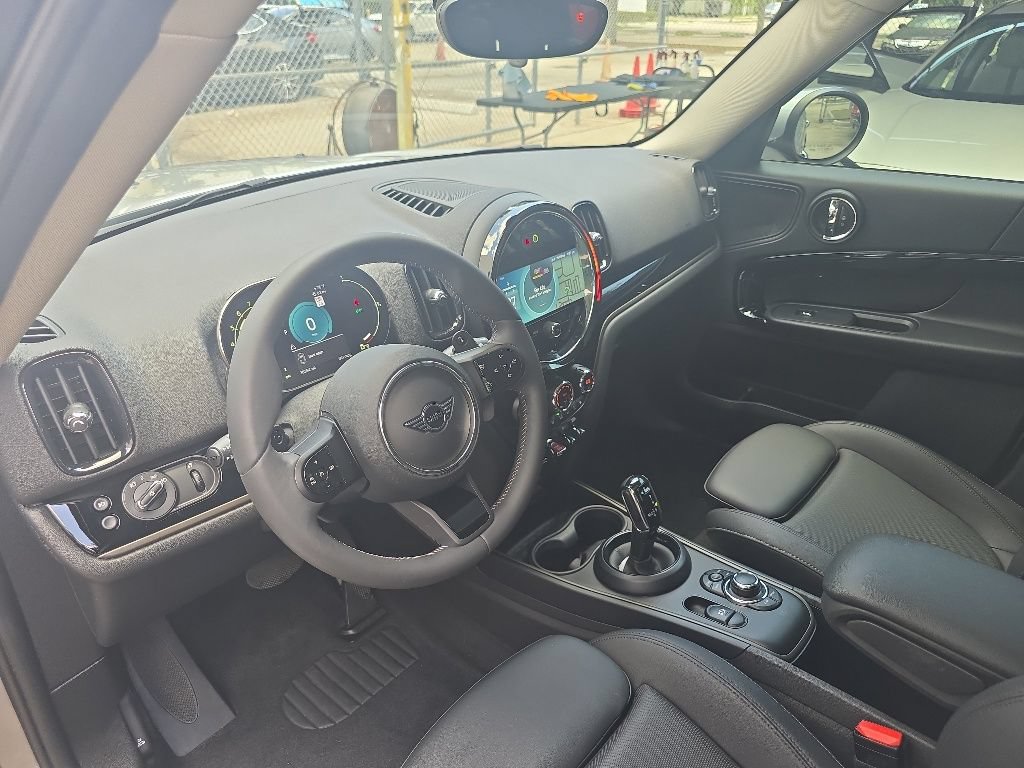 Used 2024 MINI Cooper Countryman S w/ Premium Package FWD image 18