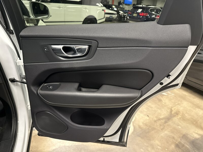 Used 2019 Volvo XC60 T5 R-Design w/ Protection Package Premier FWD image 23