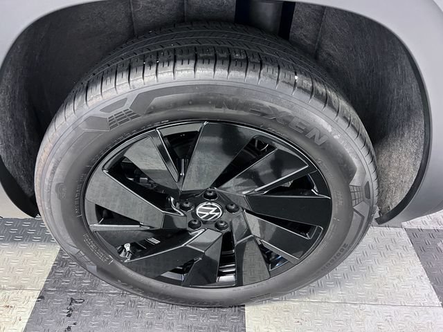Certified 2024 Volkswagen Atlas Cross Sport SE FWD image 16