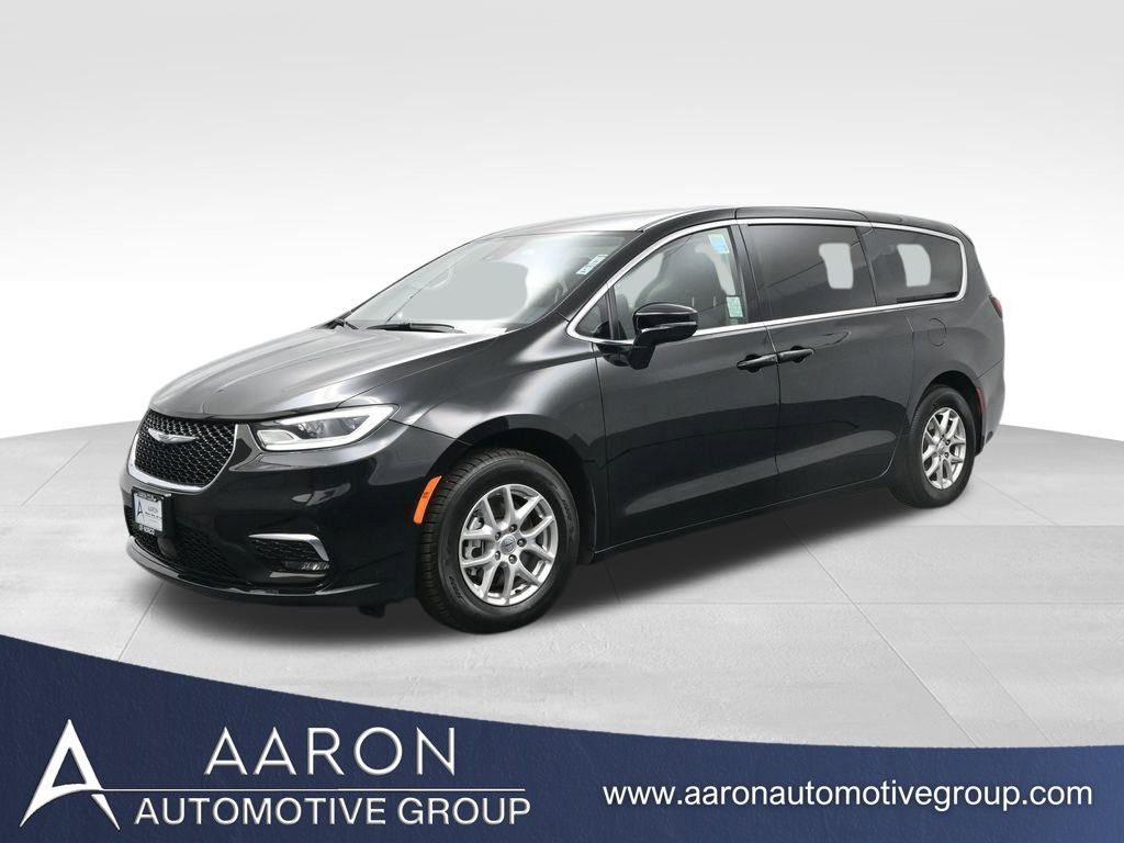 Used 2024 Chrysler Pacifica Touring-L image 1