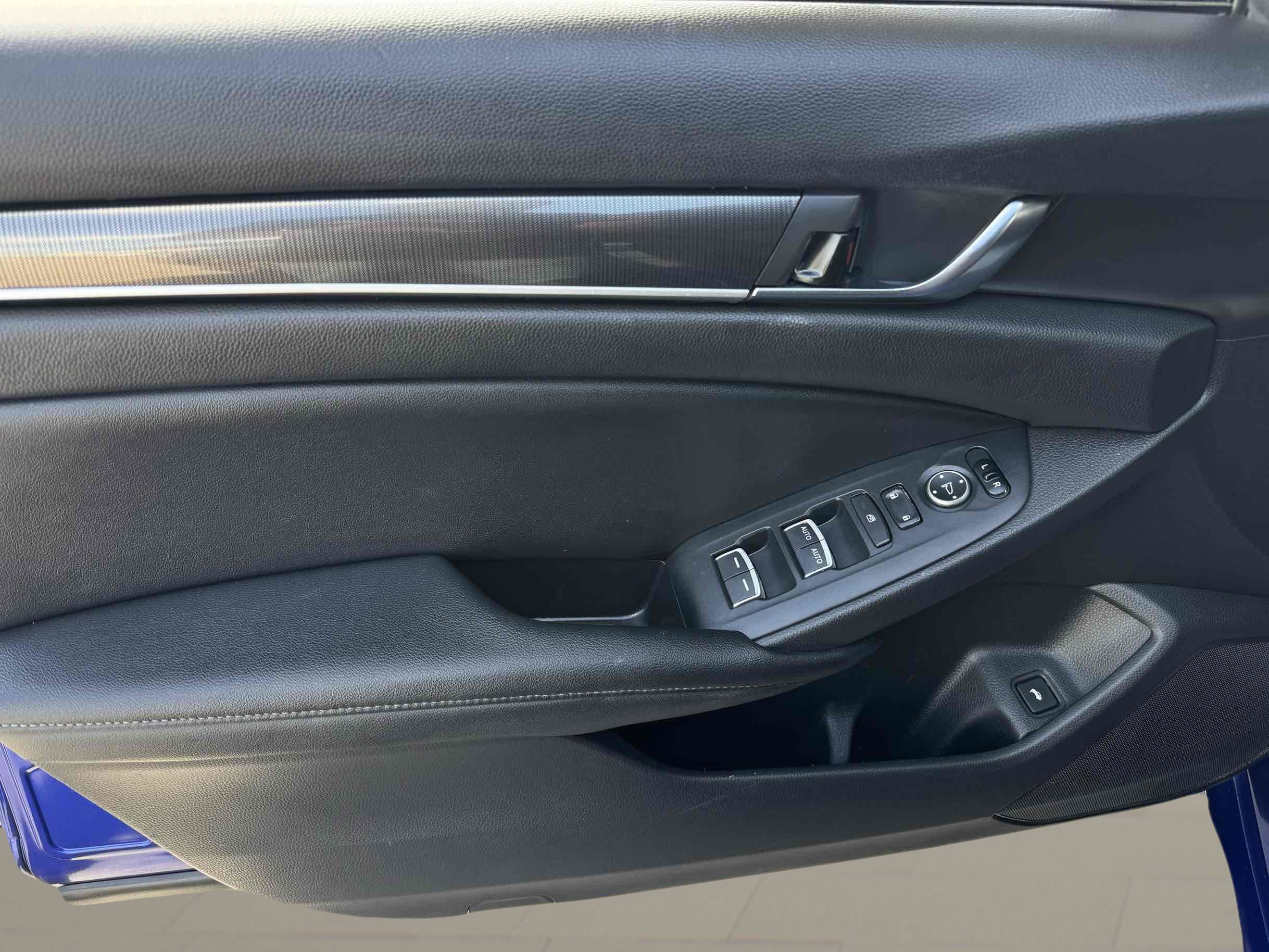 Used 2019 Honda Accord Sport image 5
