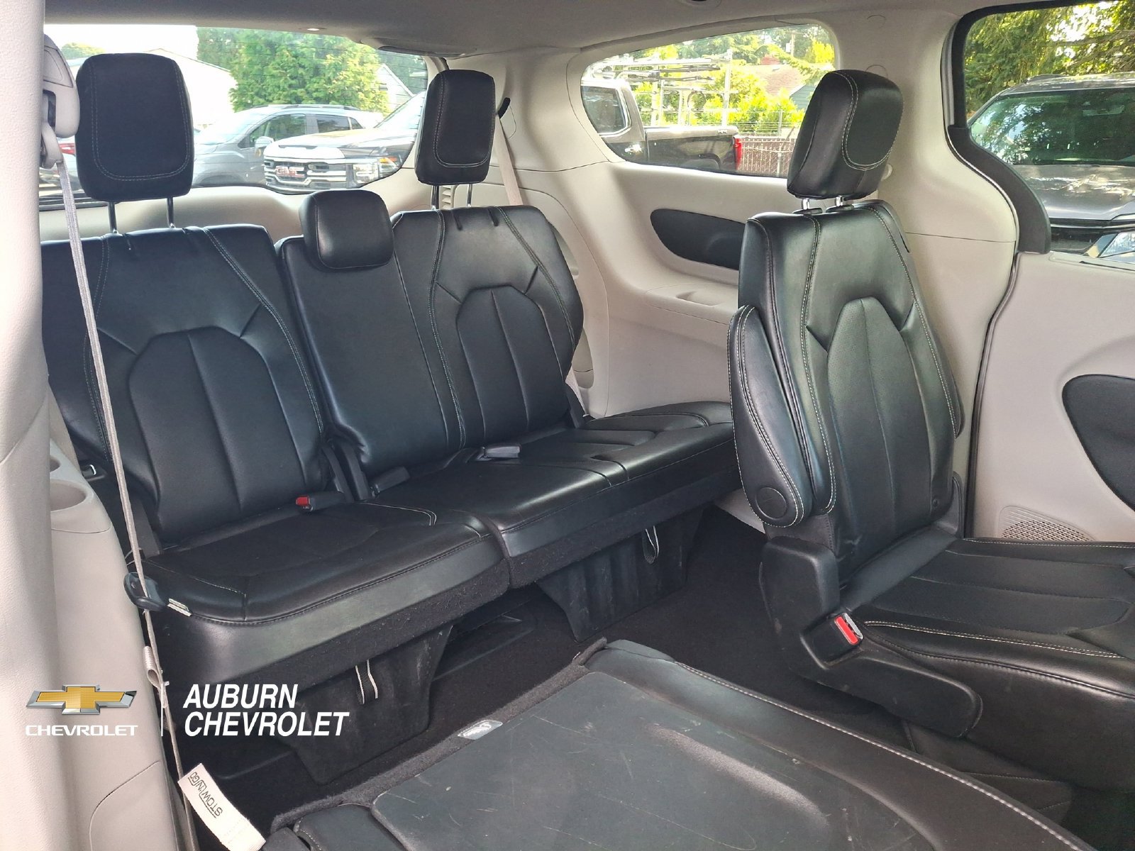 Used 2024 Chrysler Pacifica Touring-L FWD image 20