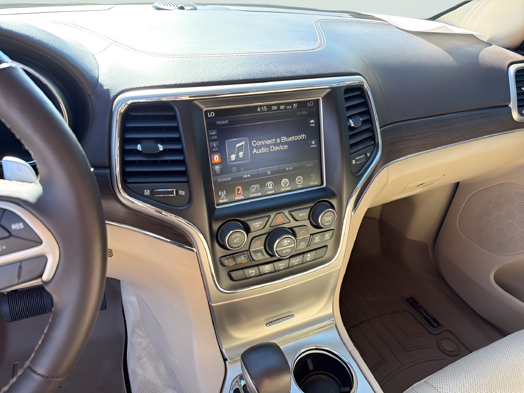 Used 2017 Jeep Grand Cherokee Overland RWD image 24