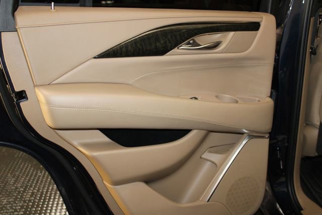 Used 2019 Cadillac Escalade Platinum AWD/4WD image 38