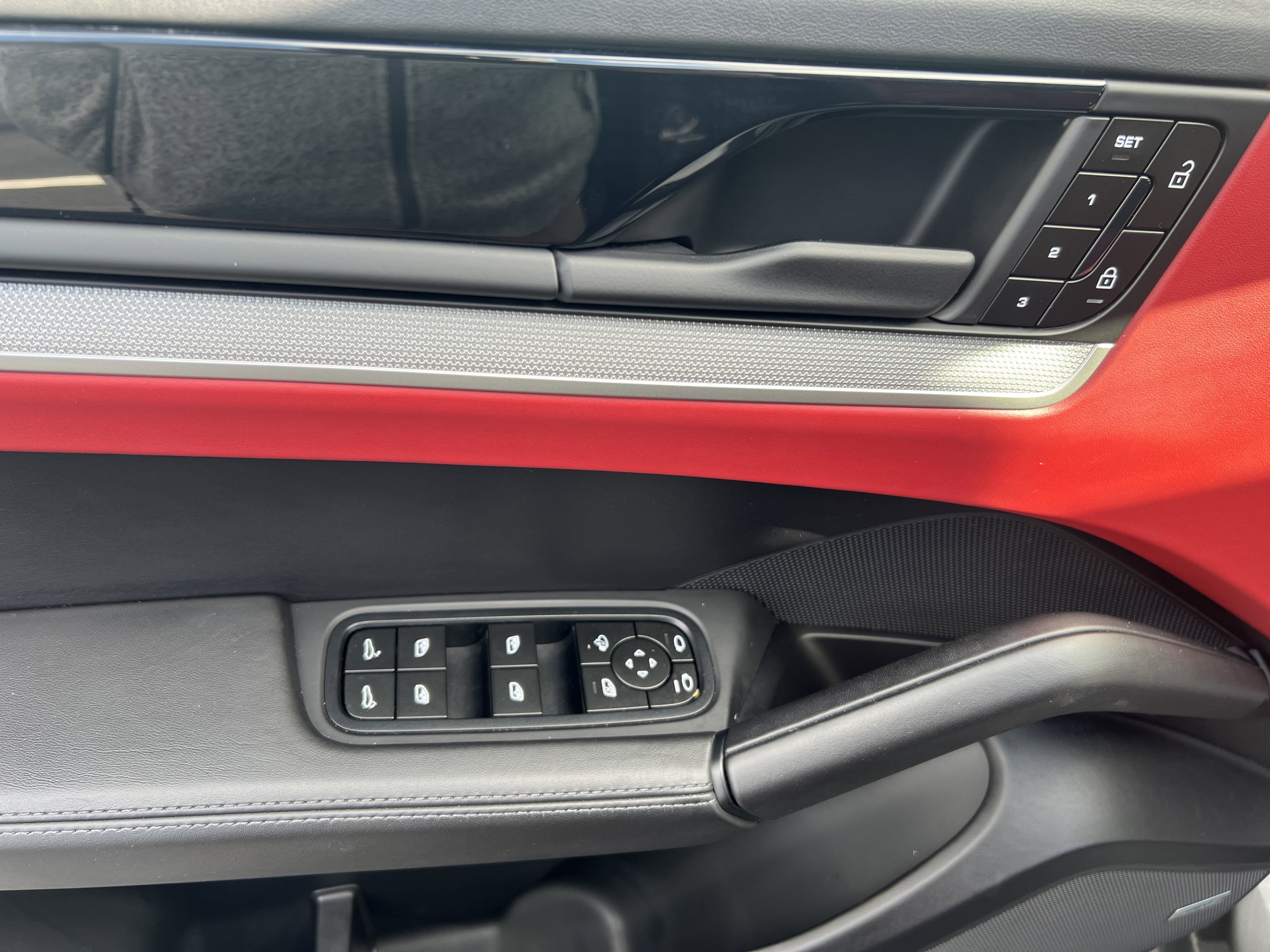 Used 2024 Porsche Cayenne image 23