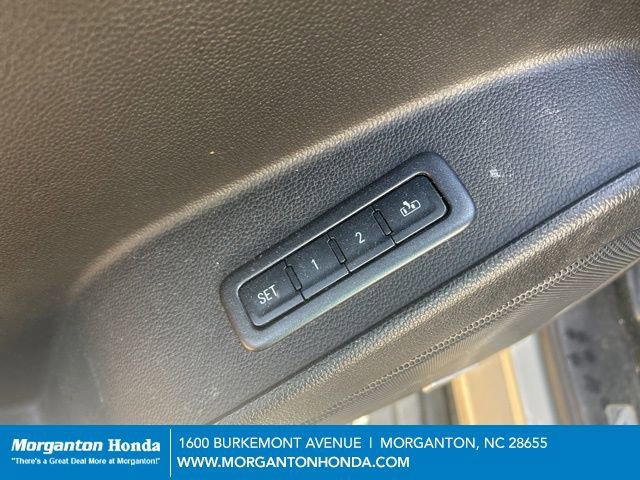 Used 2015 GMC Yukon XL SLT image 12