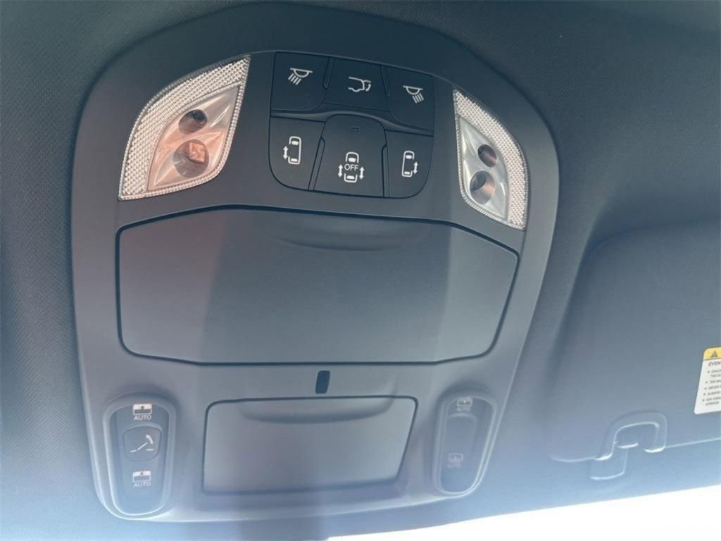 New 2025 Chrysler Pacifica Select w/ Uconnect Theater Family Group image 17