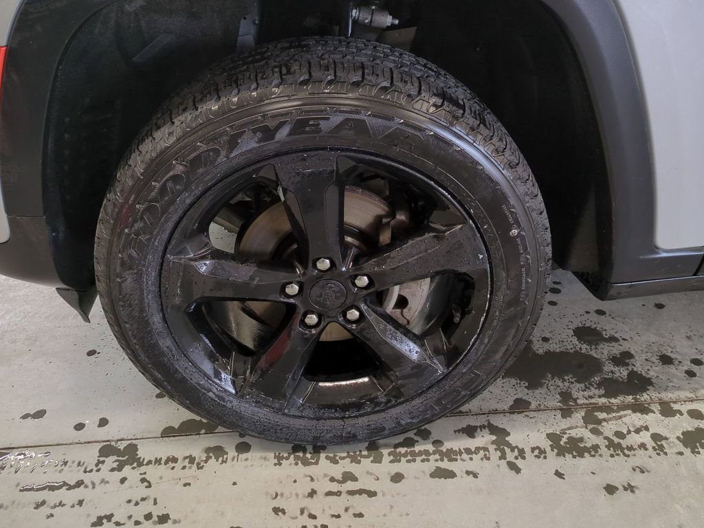 Used 2023 Jeep Grand Cherokee Altitude image 10