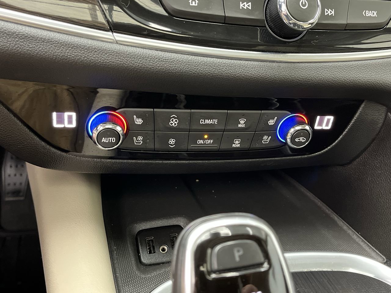 Used 2019 Buick Enclave Premium AWD/4WD image 24