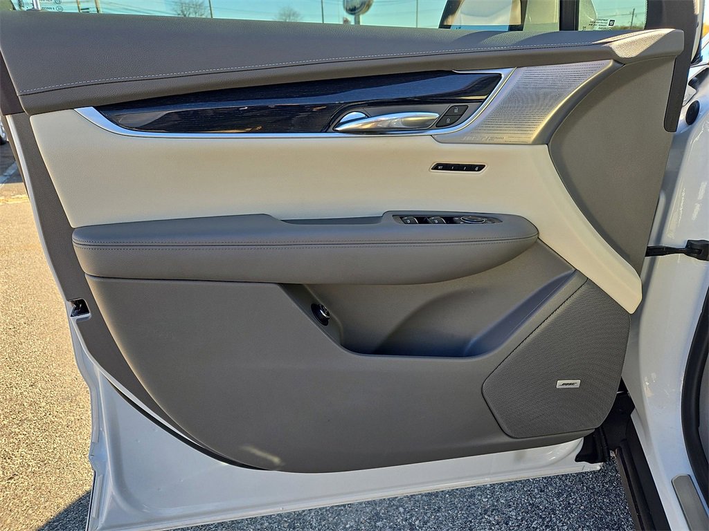 Used 2024 Cadillac XT6 Premium Luxury w/ Technology Package image 16