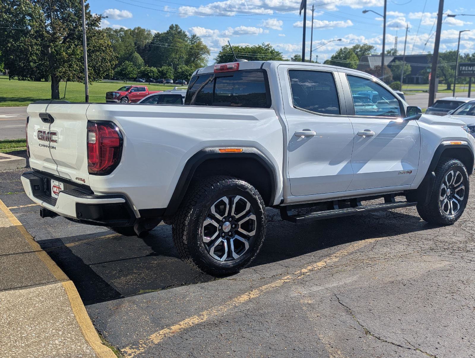 Used 2023 GMC Canyon AT4 w/ AT4 Premium Package AWD/4WD image 7