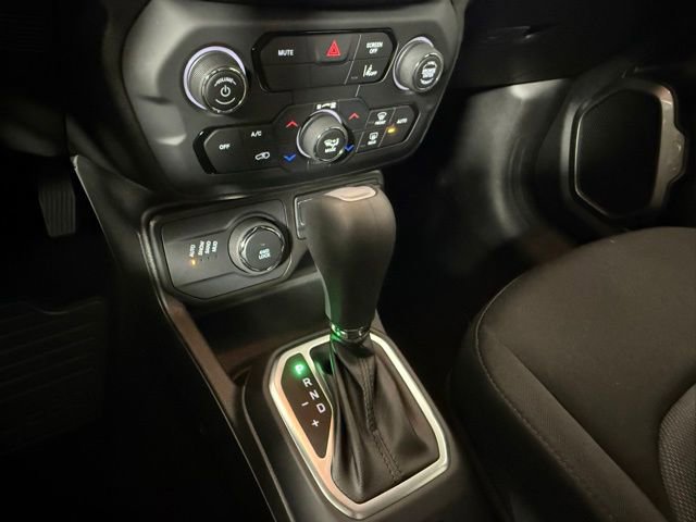 Used 2023 Jeep Renegade Latitude AWD/4WD image 24