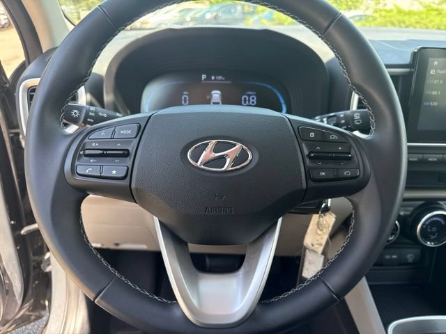Used 2023 Hyundai Venue SEL FWD image 13