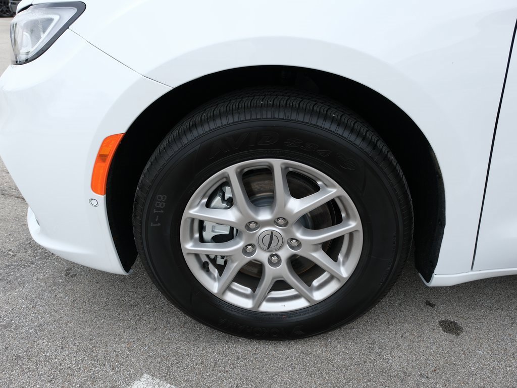 New 2025 Chrysler Pacifica Select image 15