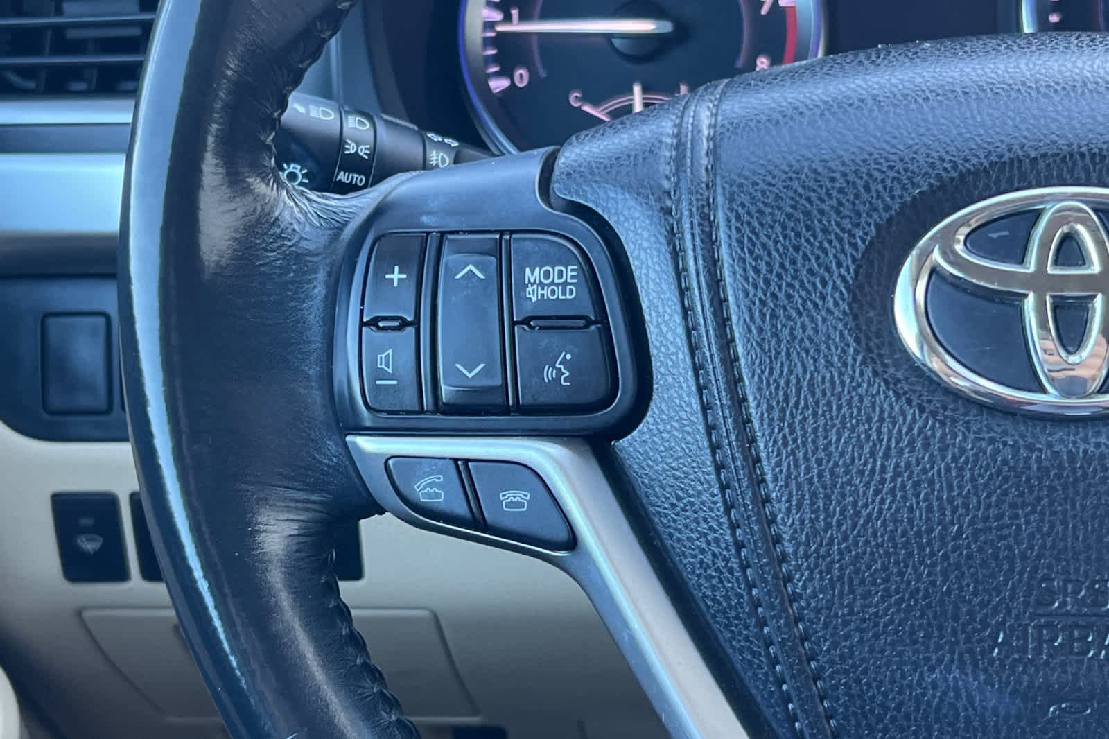 Used 2014 Toyota Highlander Plus FWD image 26