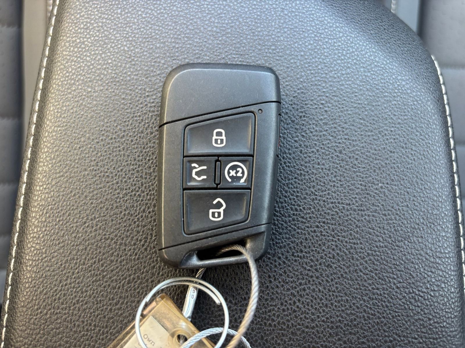 Used 2025 Volkswagen Jetta SE image 28