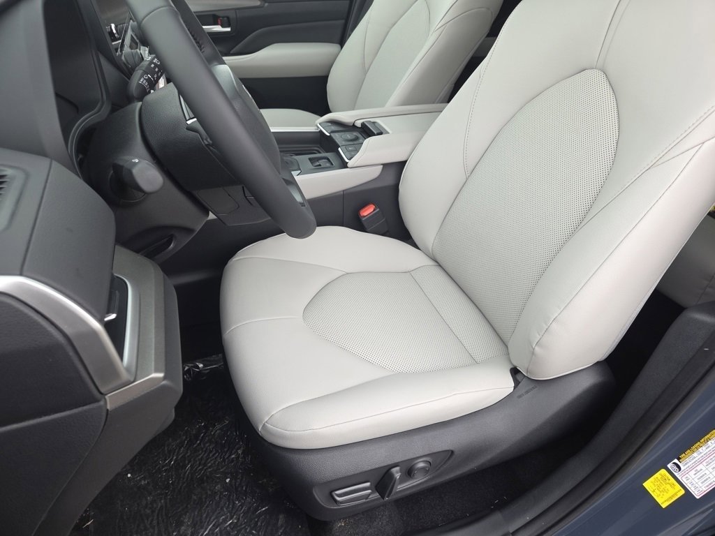 New 2026 Toyota Grand Highlander XLE image 5
