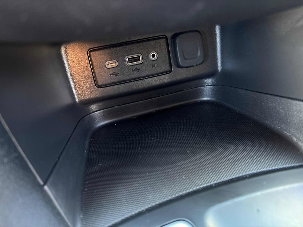 Used 2021 Chevrolet Equinox LT w/ Driver Convenience Package image 26