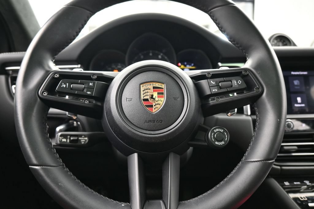 Used 2025 Porsche Macan GTS AWD/4WD image 33