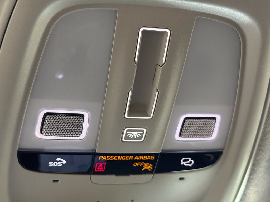 Certified 2025 Volvo XC40 B5 Plus AWD/4WD image 24