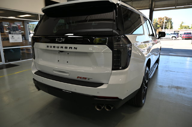 New 2026 Chevrolet Suburban RST w/ RST Capability Package AWD/4WD image 5