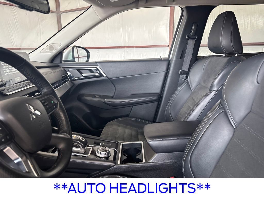 Used 2024 Mitsubishi Outlander SE Black Edition image 15