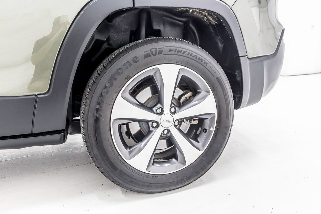 Used 2020 Jeep Cherokee Limited AWD/4WD image 39