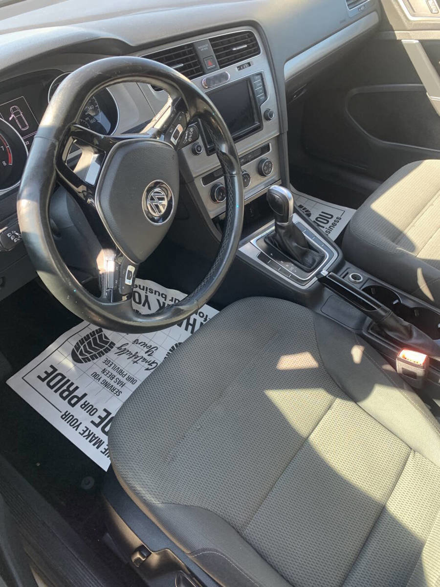 Used 2016 Volkswagen Golf S image 16