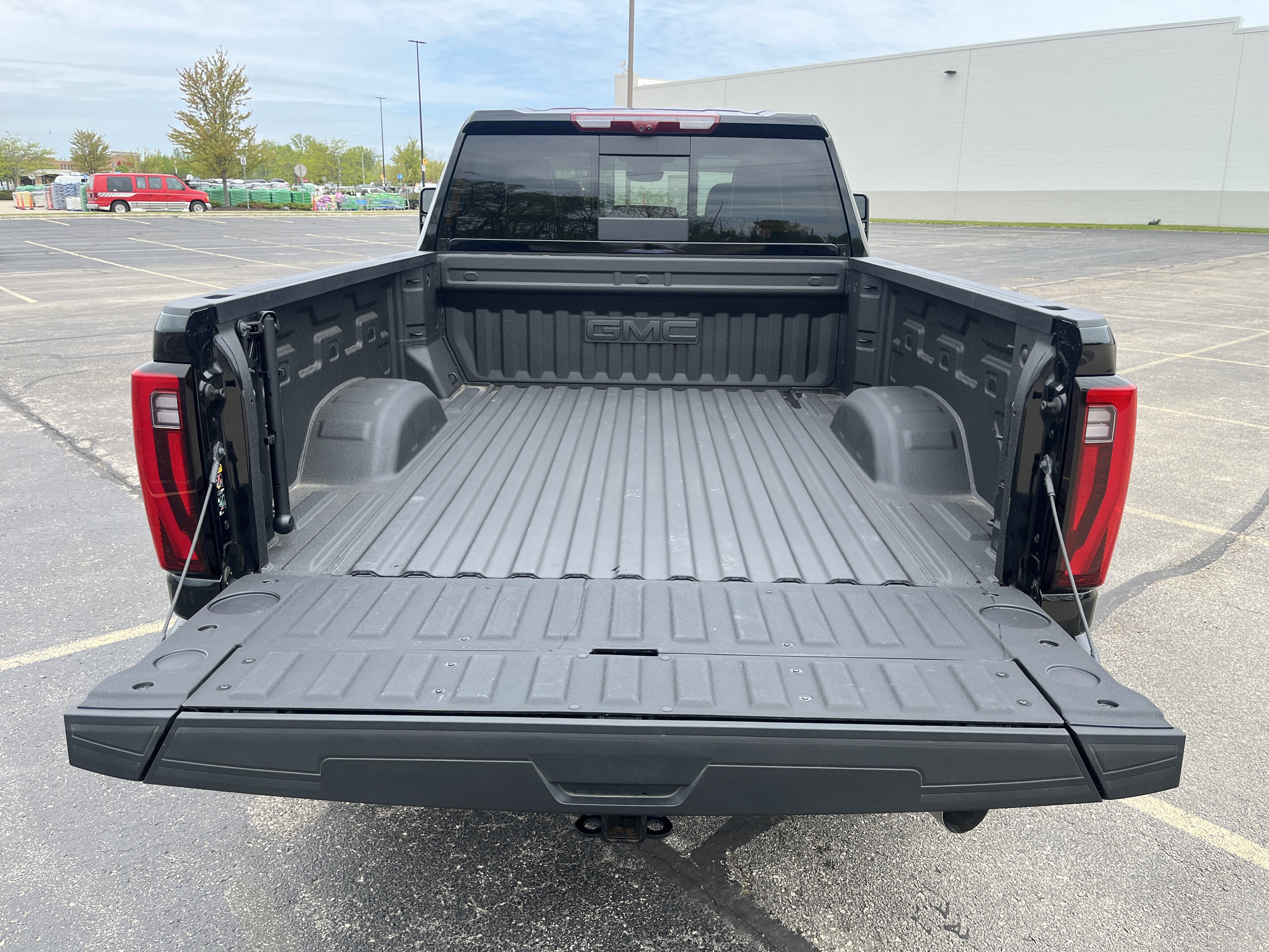 Used 2025 GMC Sierra 2500 Denali Ultimate AWD/4WD image 9