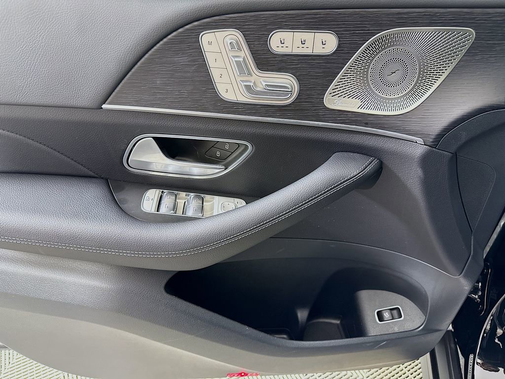 Used 2025 Mercedes-Benz GLS 450 4MATIC image 18