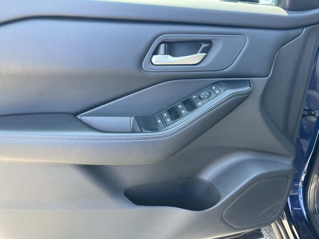 Used 2025 Nissan Rogue SV AWD/4WD image 25