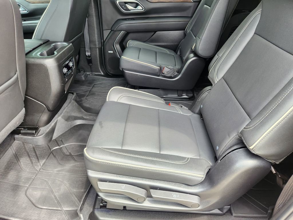 Used 2024 Chevrolet Suburban Premier w/ Premium Package 2 AWD/4WD image 31